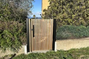 Cloture exterieure sur mesure Anian Portillon jardin crédit photo Kostum