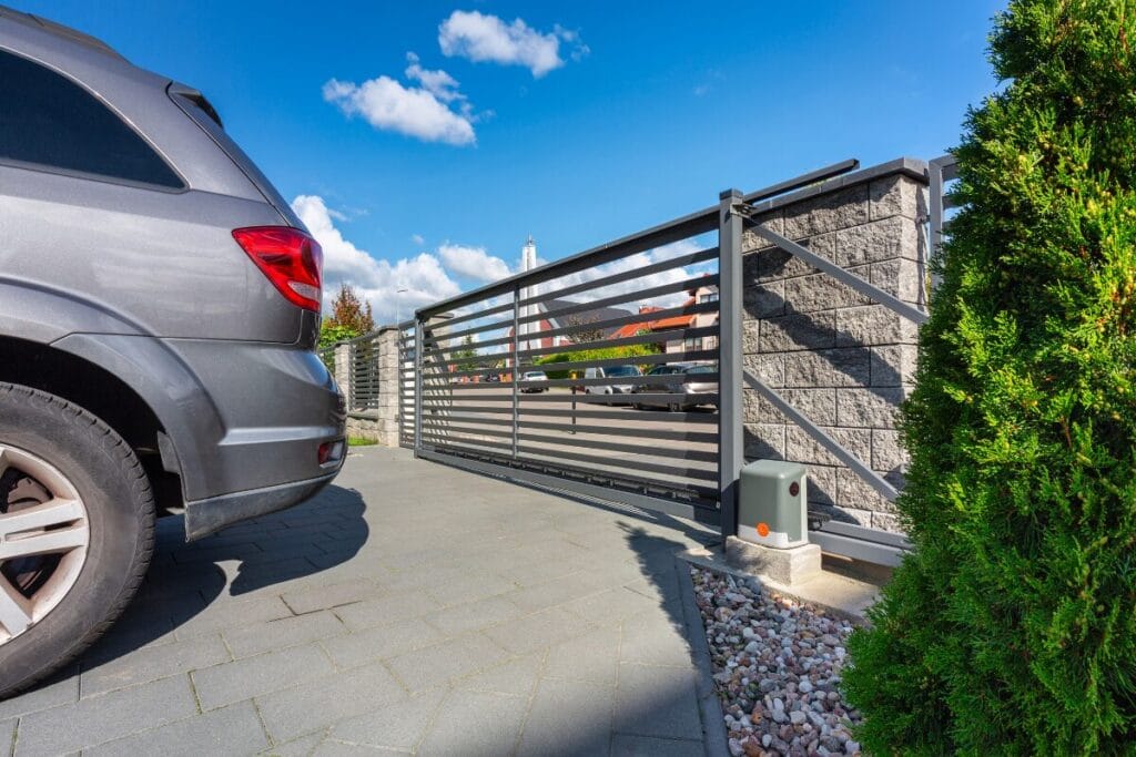 Choisir un système d'ouverture de portail avec Clôtures Delaunay